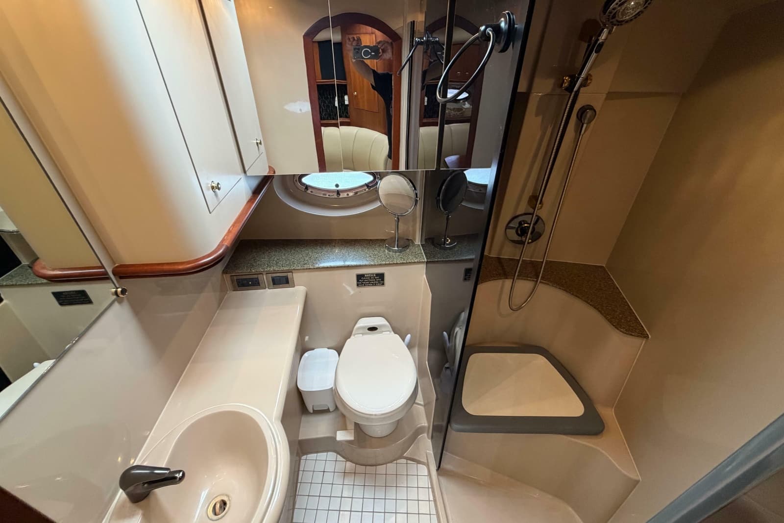2001 Cruisers Yachts 3672 Express - Photo 37