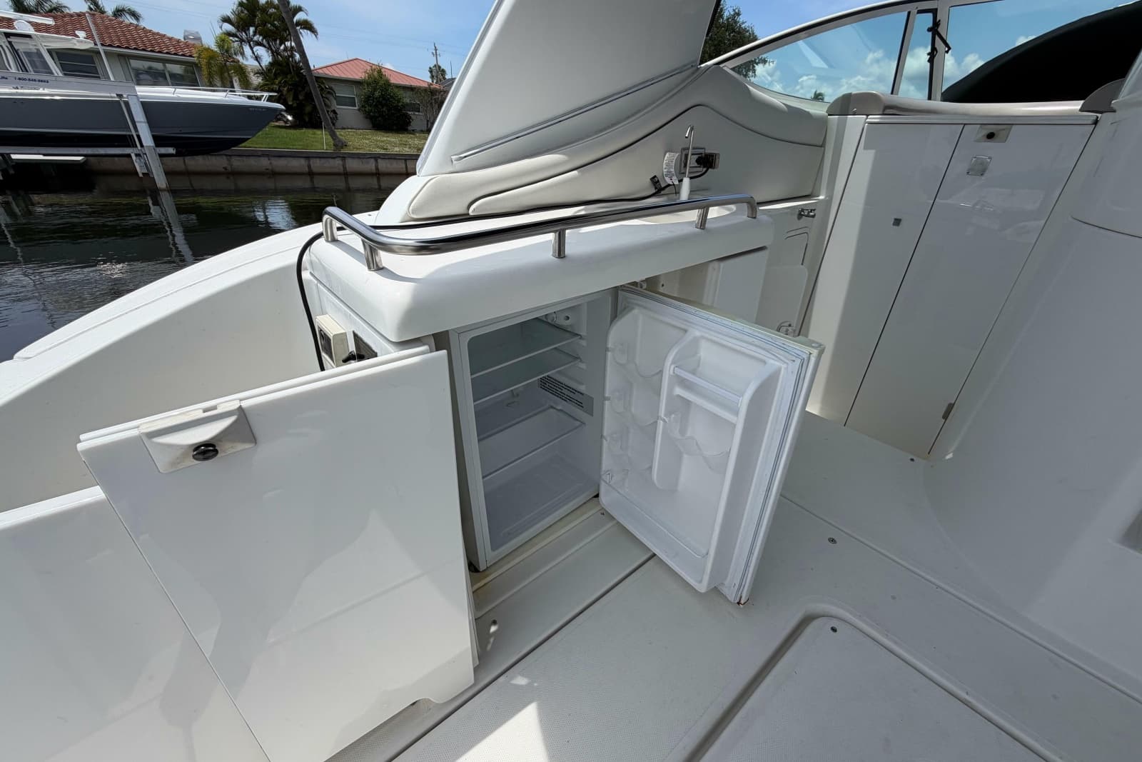 2001 Cruisers Yachts 3672 Express - Photo 10