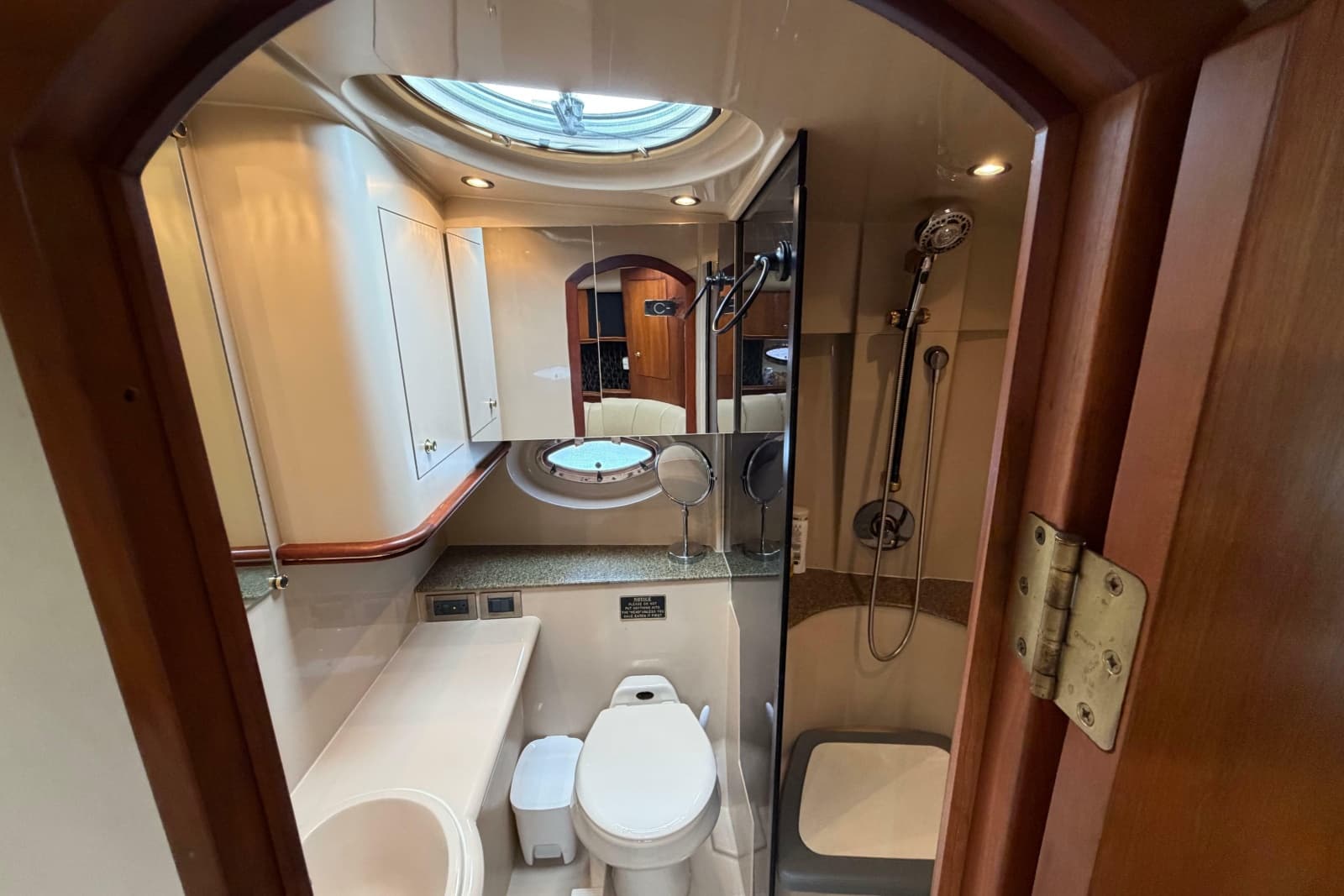 2001 Cruisers Yachts 3672 Express - Photo 35
