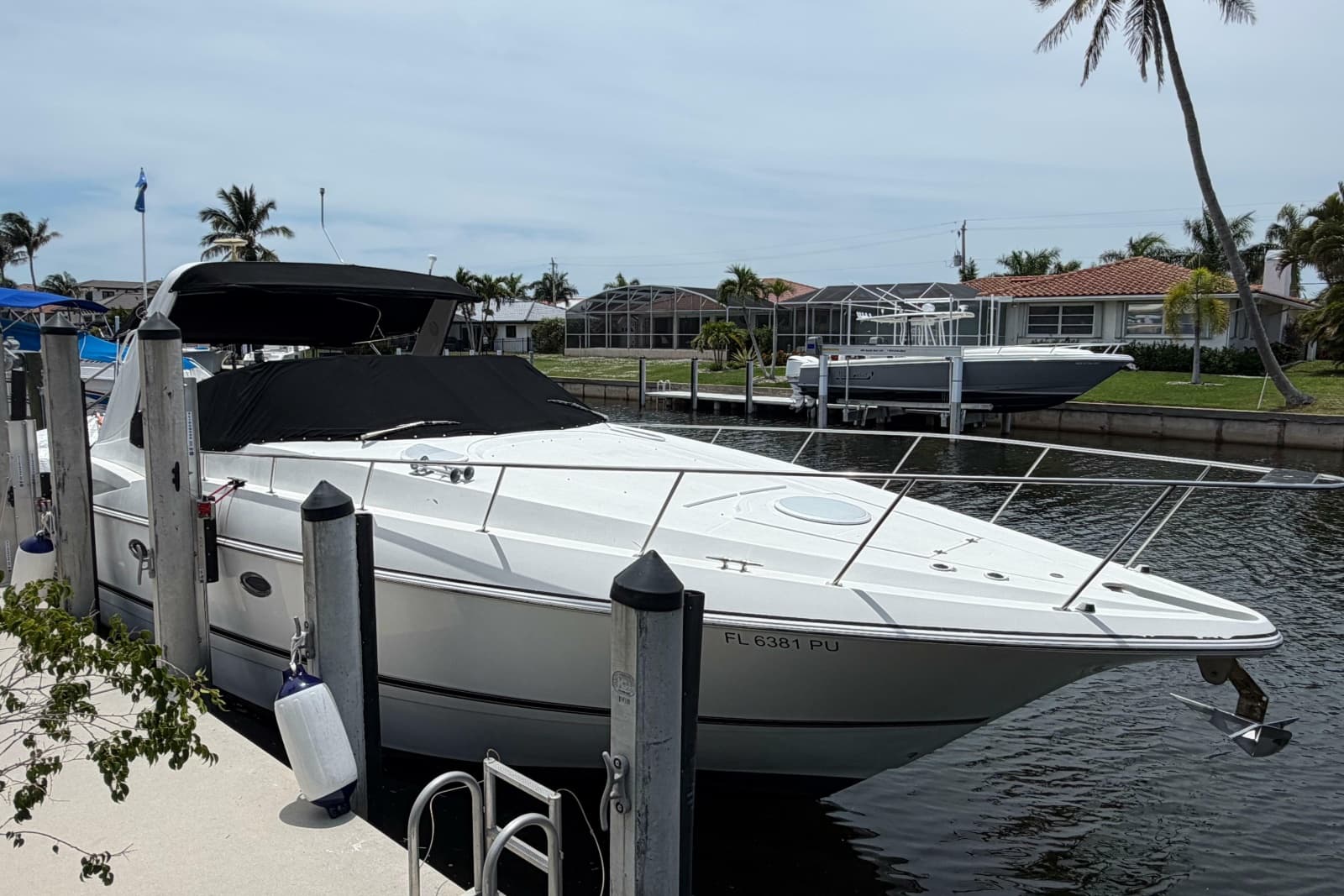 2001 Cruisers Yachts 3672 Express - Photo 2