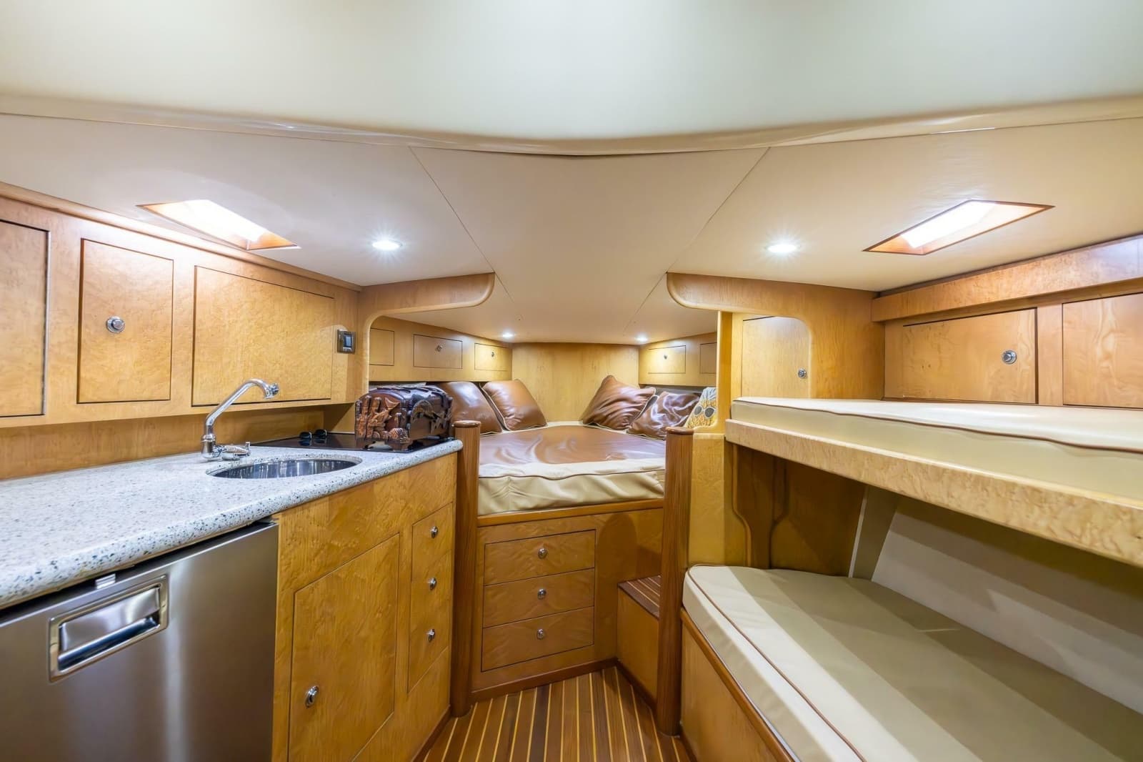 2001 Predator 35 Express - Photo 28
