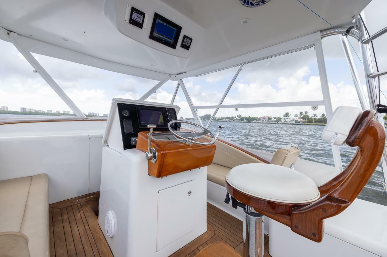 2001 Predator 35 Express - Photo 22