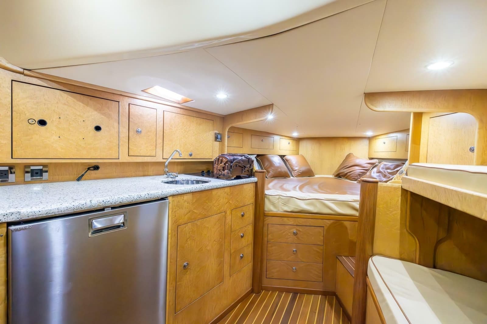 2001 Predator 35 Express - Photo 29