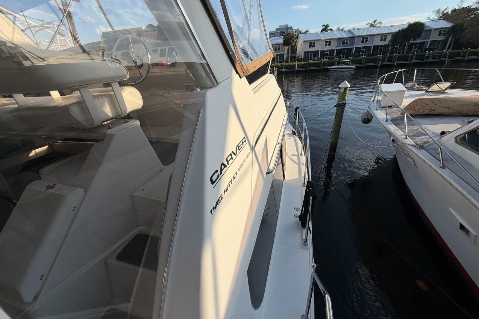 2000 Carver 356 Aft Cabin Motor Yacht - Photo 9