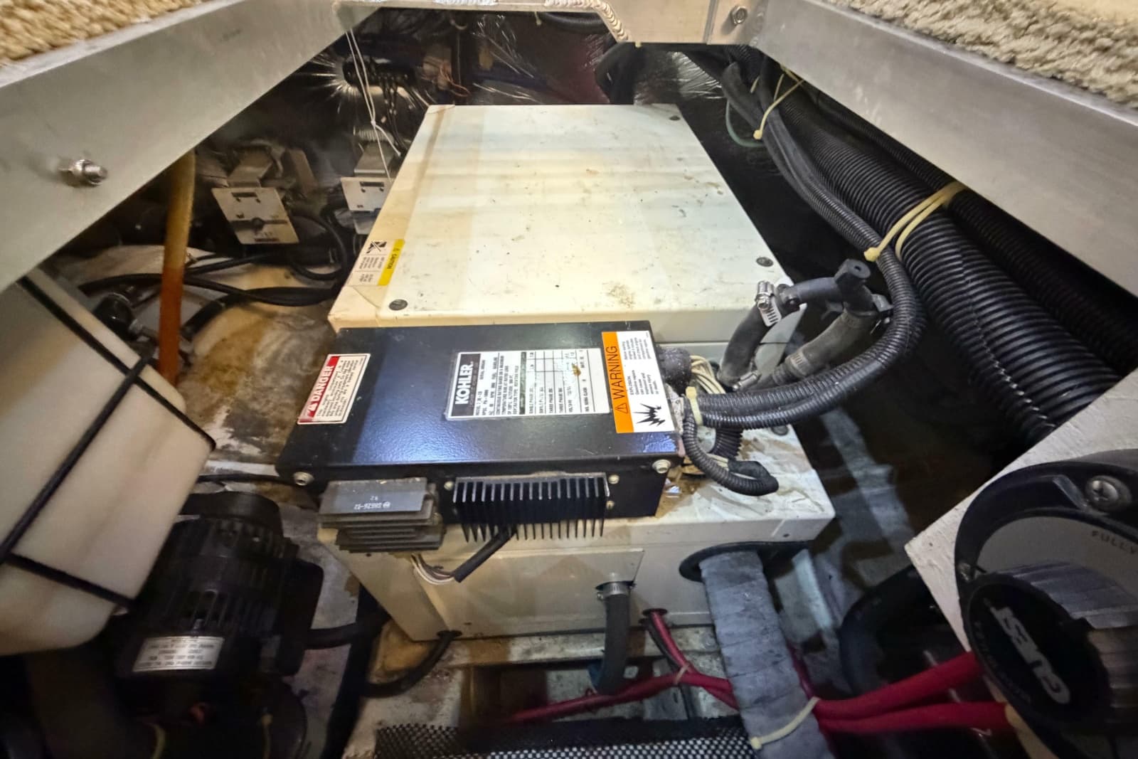 2000 Carver 356 Aft Cabin Motor Yacht - Photo 41
