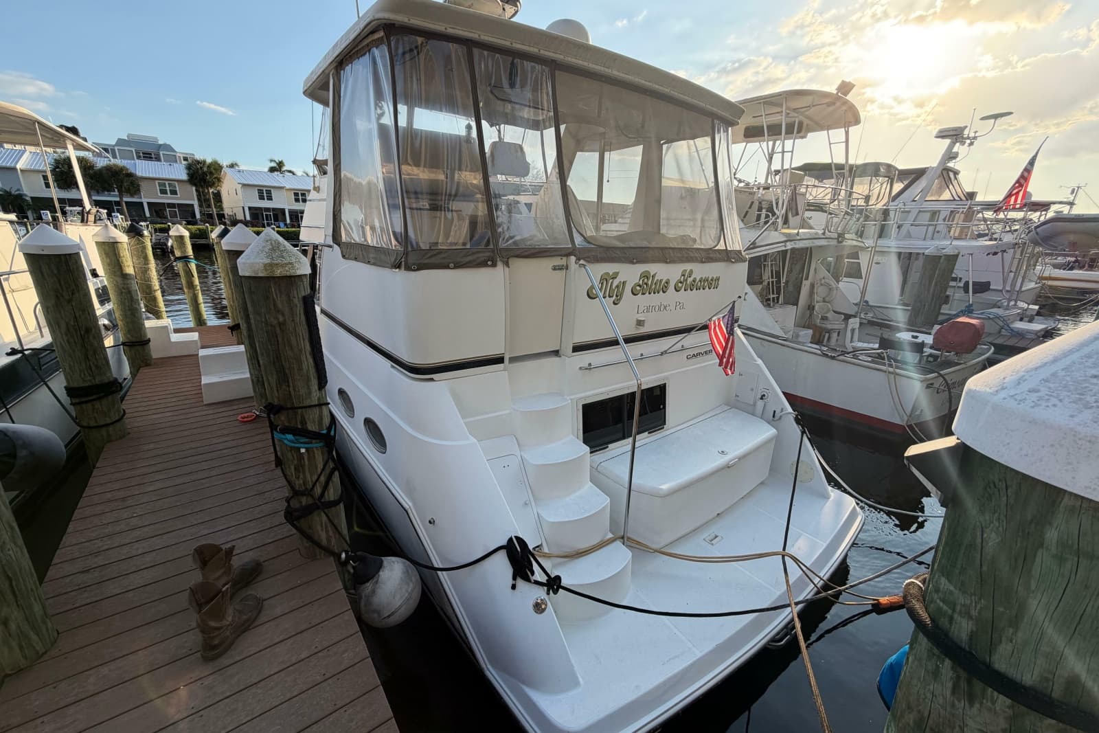 2000 Carver 356 Aft Cabin Motor Yacht - Photo 2