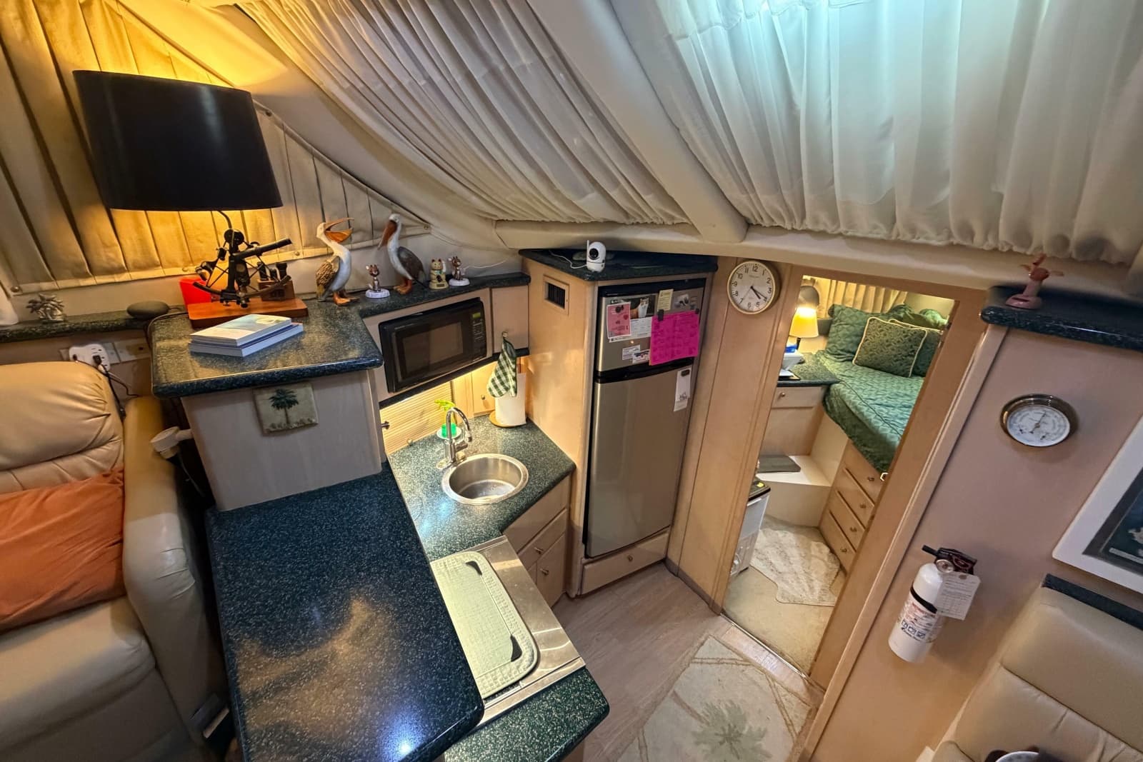 2000 Carver 356 Aft Cabin Motor Yacht - Photo 23