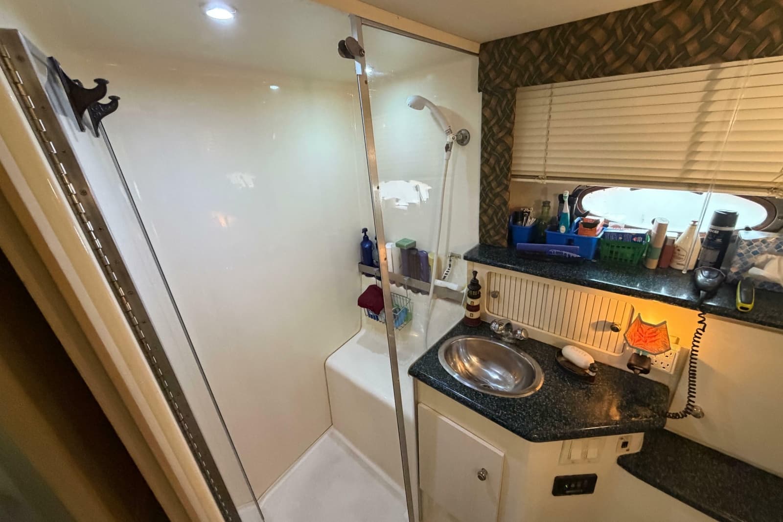 2000 Carver 356 Aft Cabin Motor Yacht - Photo 38