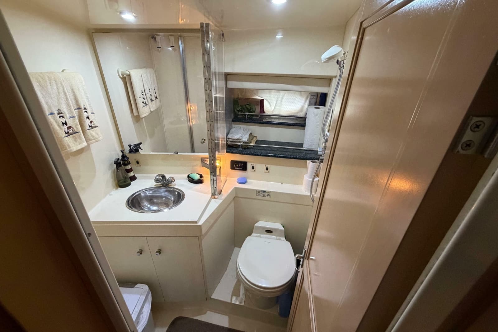 2000 Carver 356 Aft Cabin Motor Yacht - Photo 25