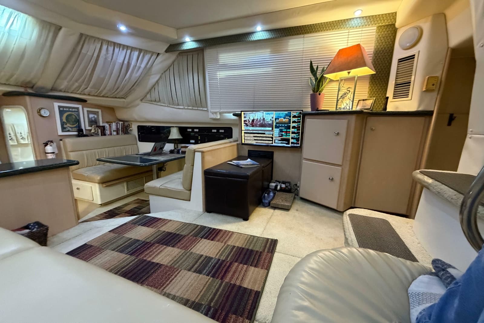 2000 Carver 356 Aft Cabin Motor Yacht - Photo 21