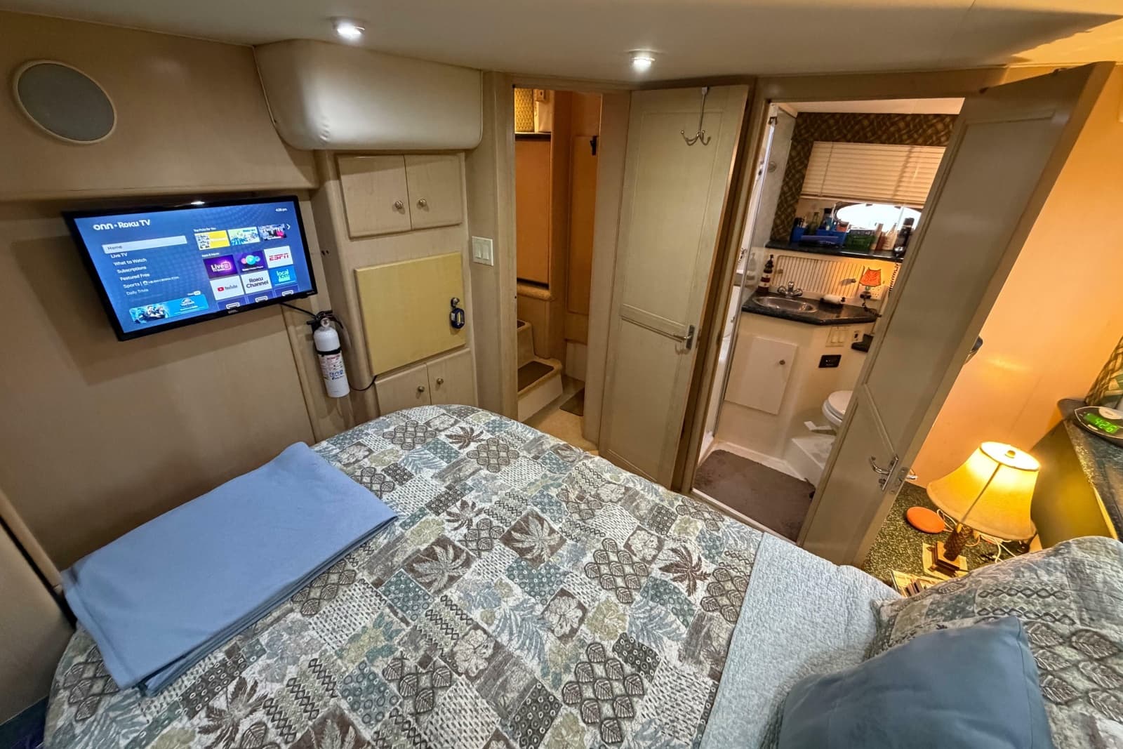 2000 Carver 356 Aft Cabin Motor Yacht - Photo 35