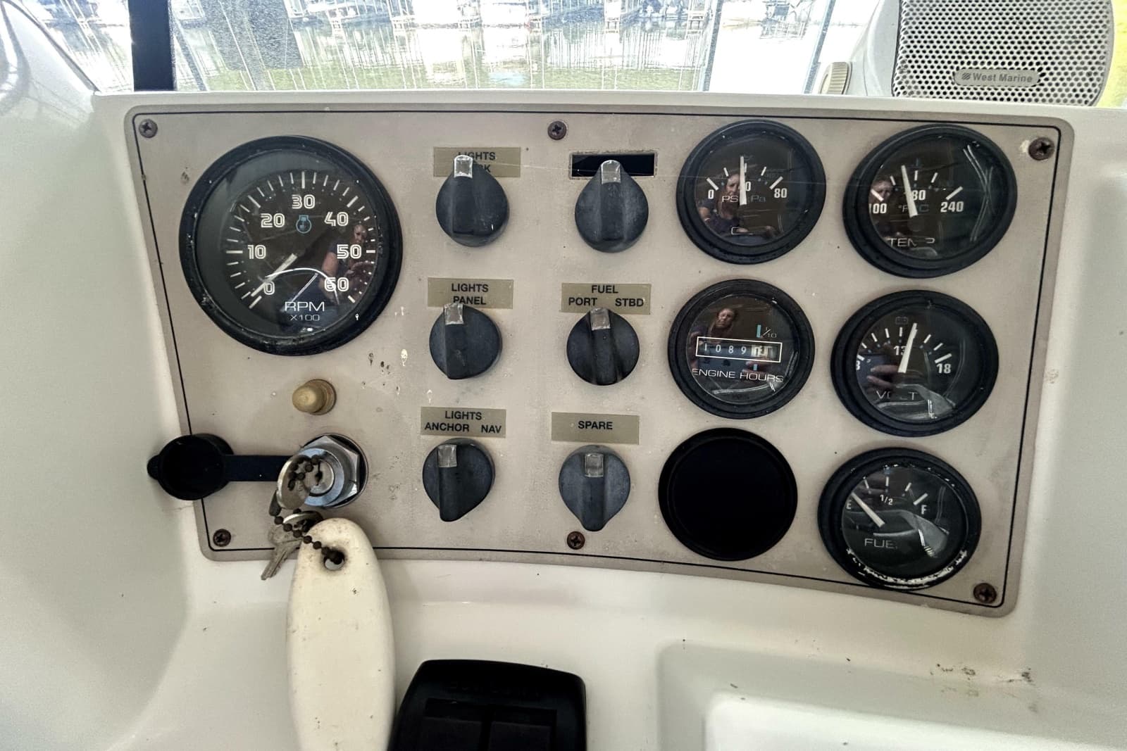 1999 Carver 326 Aft Cabin Motor Yacht - Photo 14