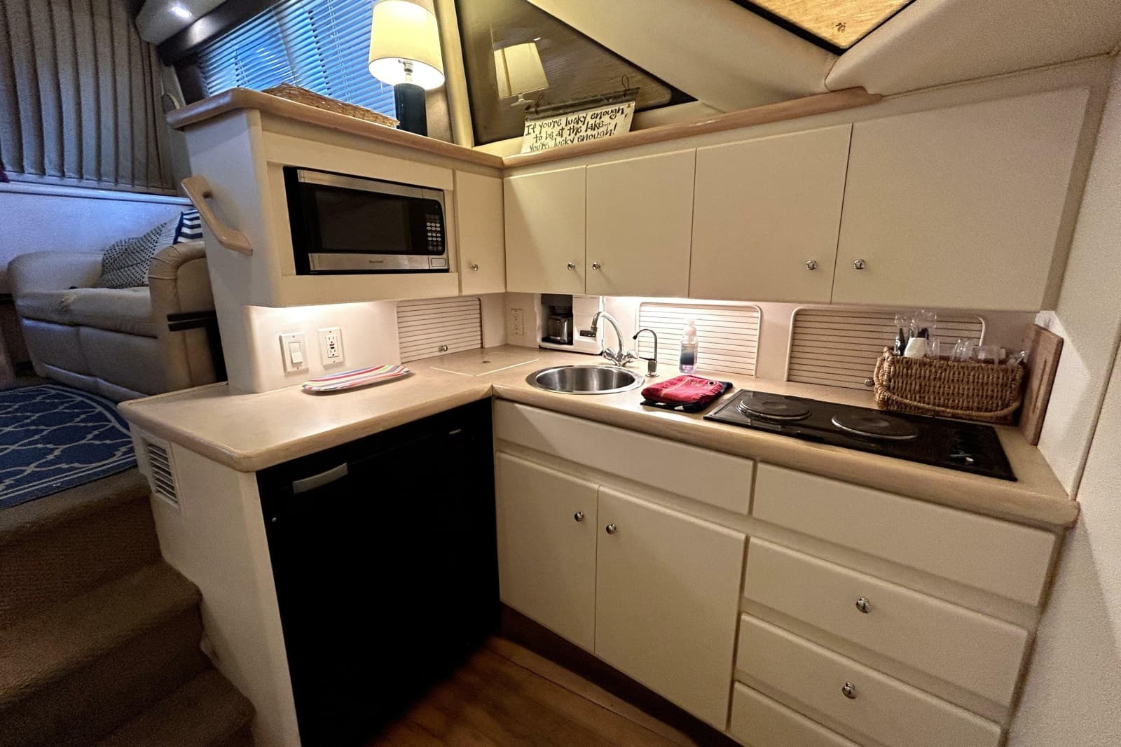 1999 Carver 326 Aft Cabin Motor Yacht - Photo 16