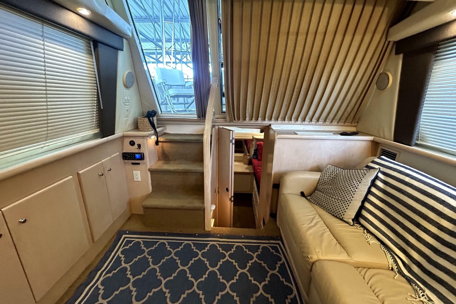 1999 Carver 326 Aft Cabin Motor Yacht - Photo 20