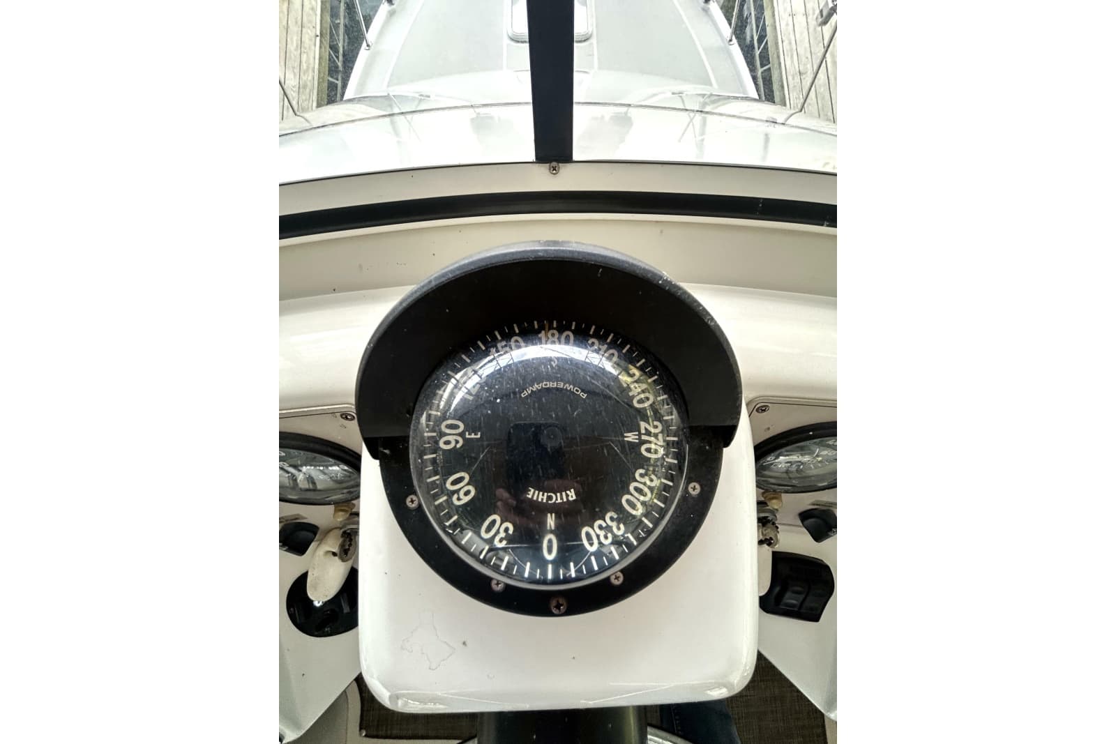1999 Carver 326 Aft Cabin Motor Yacht - Photo 9