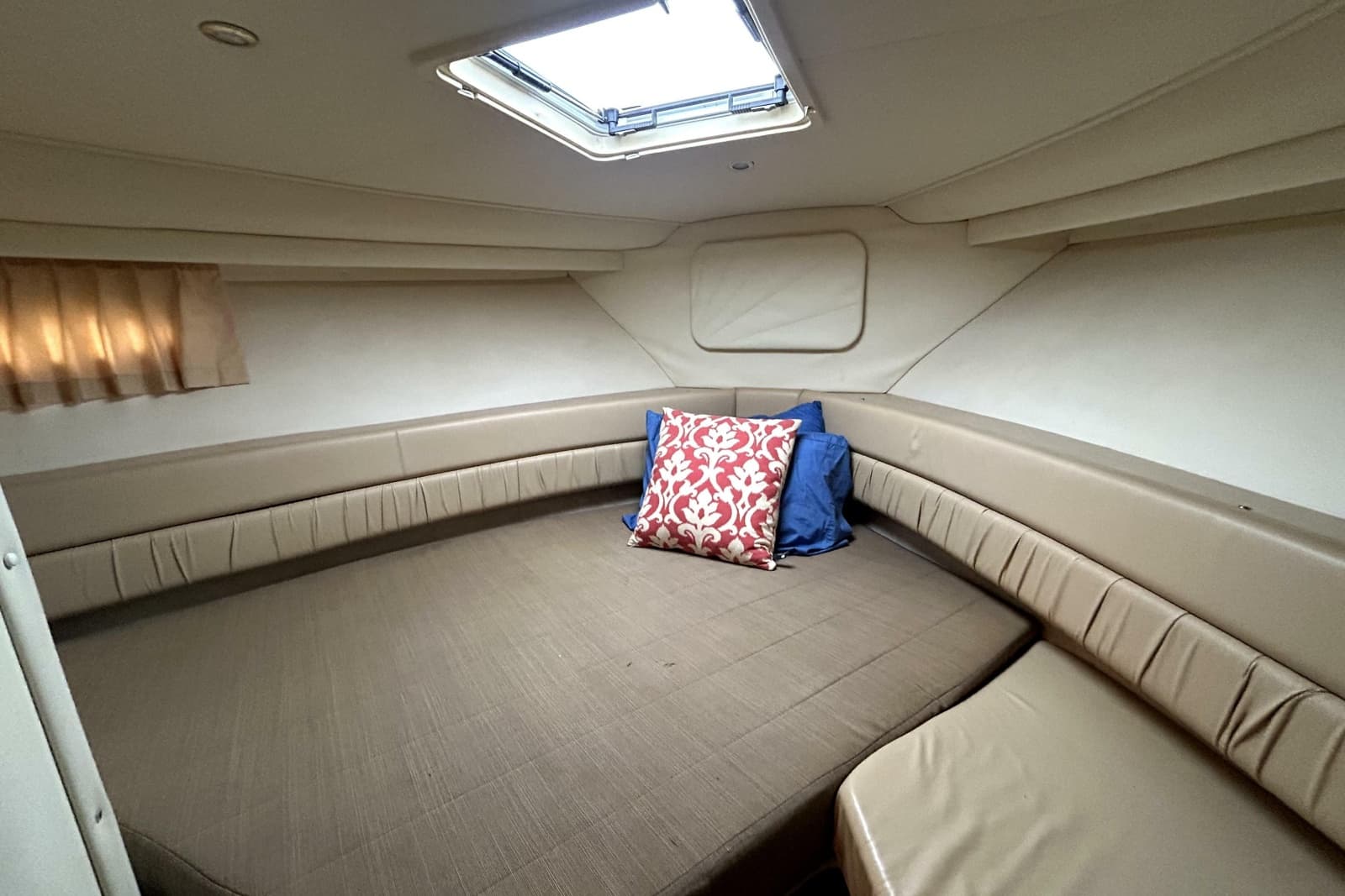1999 Carver 326 Aft Cabin Motor Yacht - Photo 21