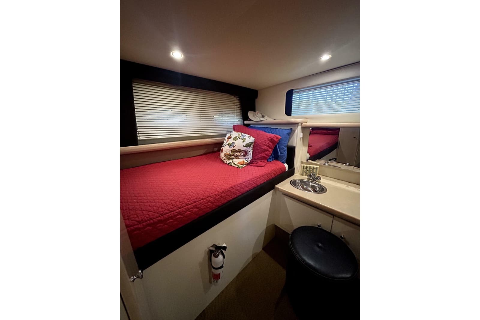 1999 Carver 326 Aft Cabin Motor Yacht - Photo 22