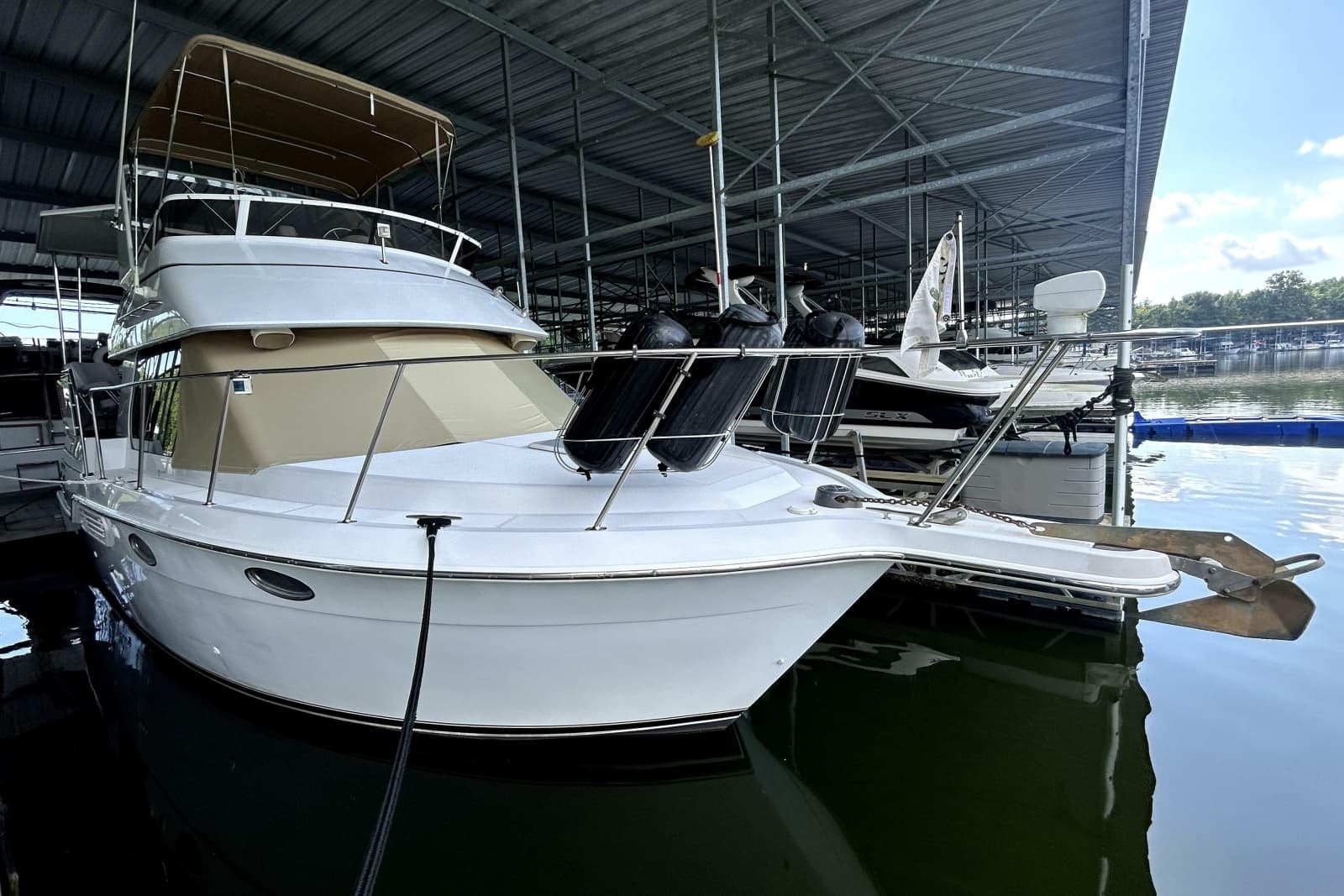 1999 Carver 326 Aft Cabin Motor Yacht - Photo 2
