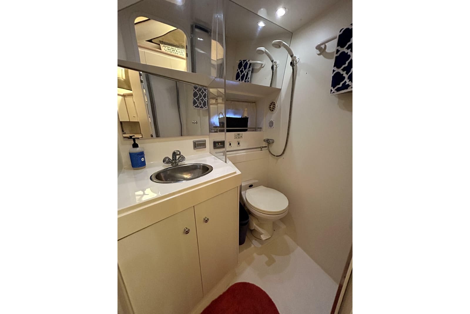 1999 Carver 326 Aft Cabin Motor Yacht - Photo 25