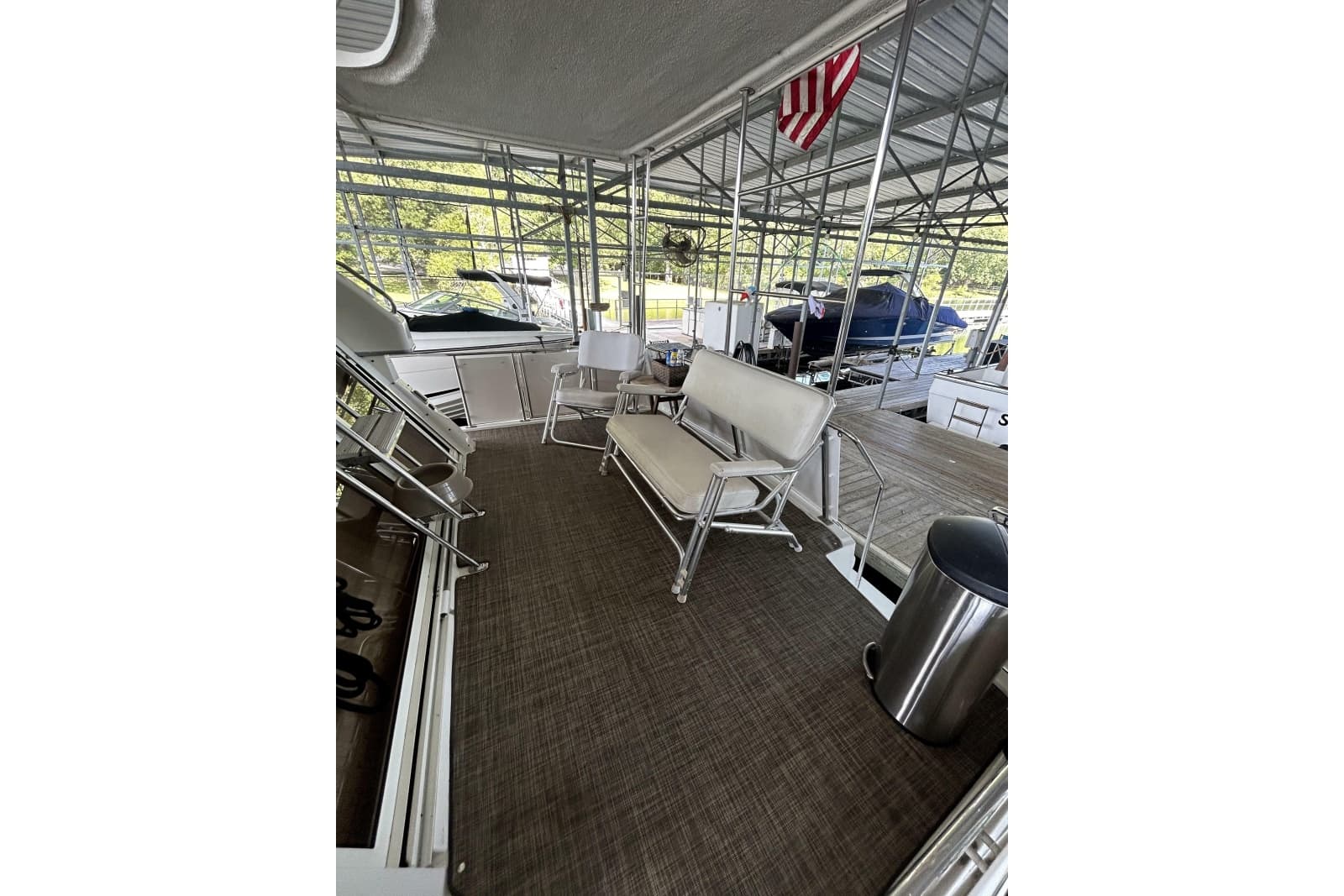 1999 Carver 326 Aft Cabin Motor Yacht - Photo 8