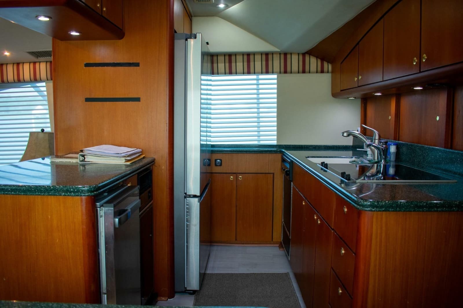 1999 Ocean Yachts 56 Super Sport - Photo 16