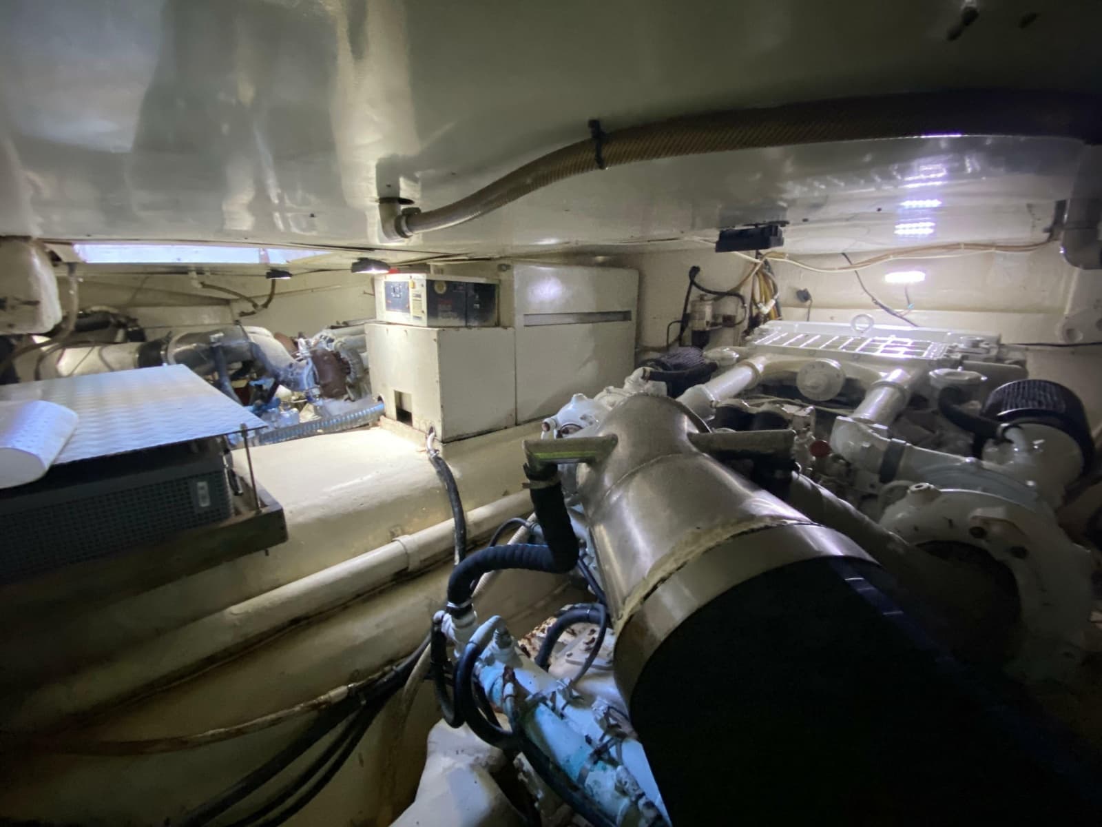 1995 Mares 58 Power Cat - Photo 82