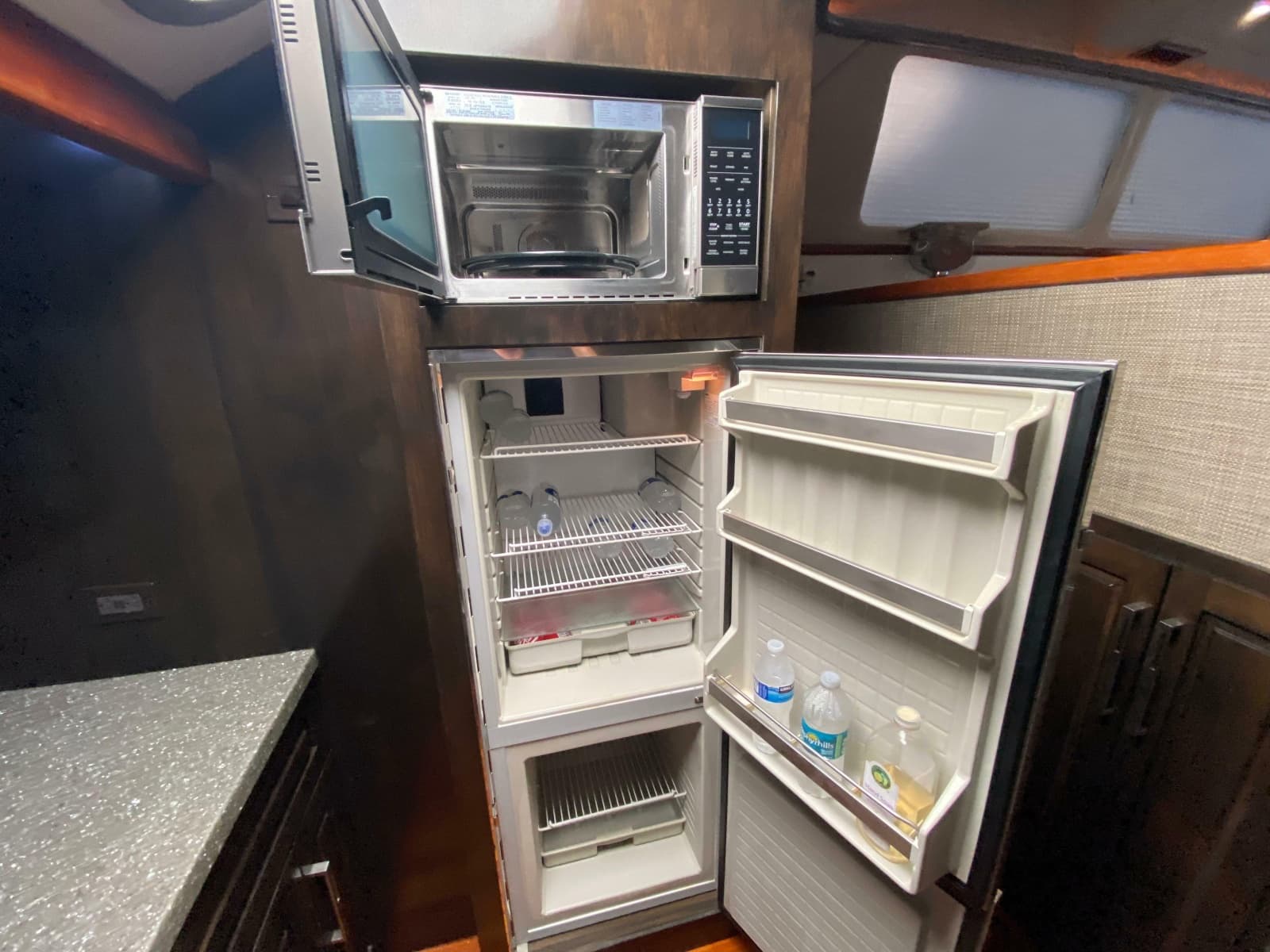 1995 Mares 58 Power Cat - Photo 40