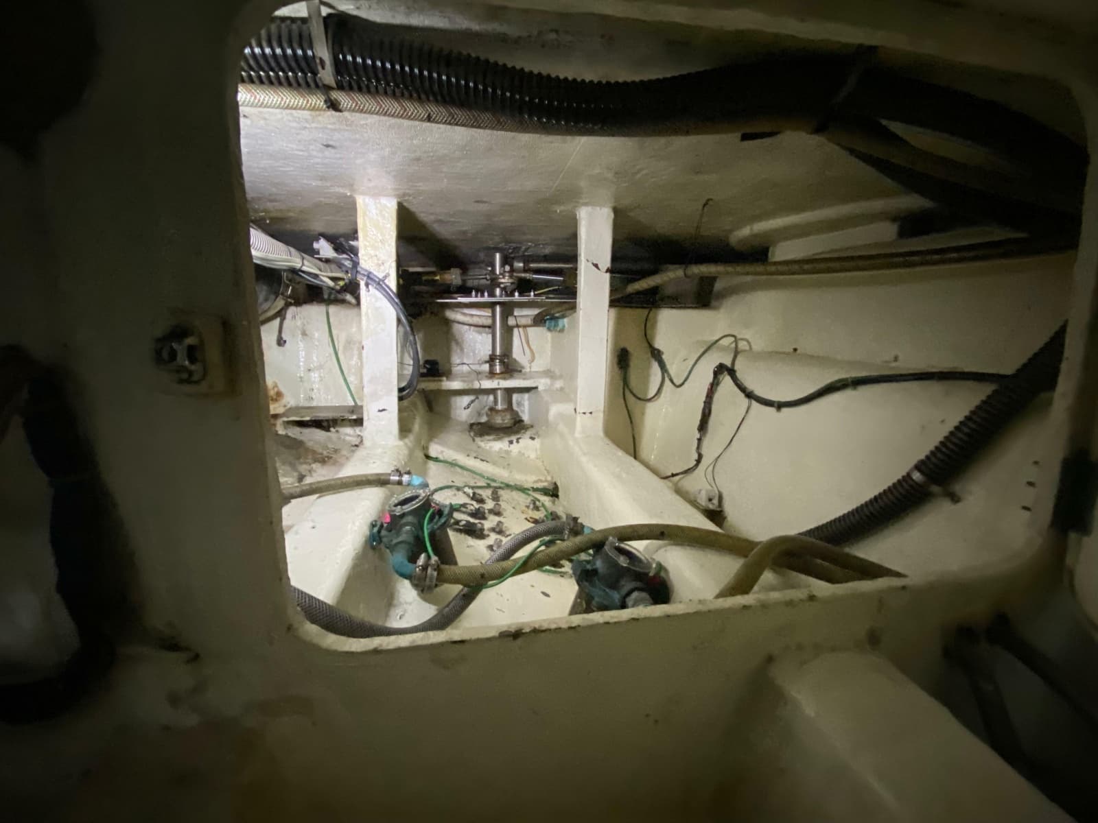 1995 Mares 58 Power Cat - Photo 77