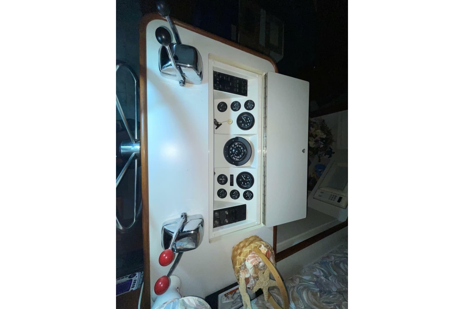 1994 Carver 370 Aft Cabin Motor Yacht - Photo 36