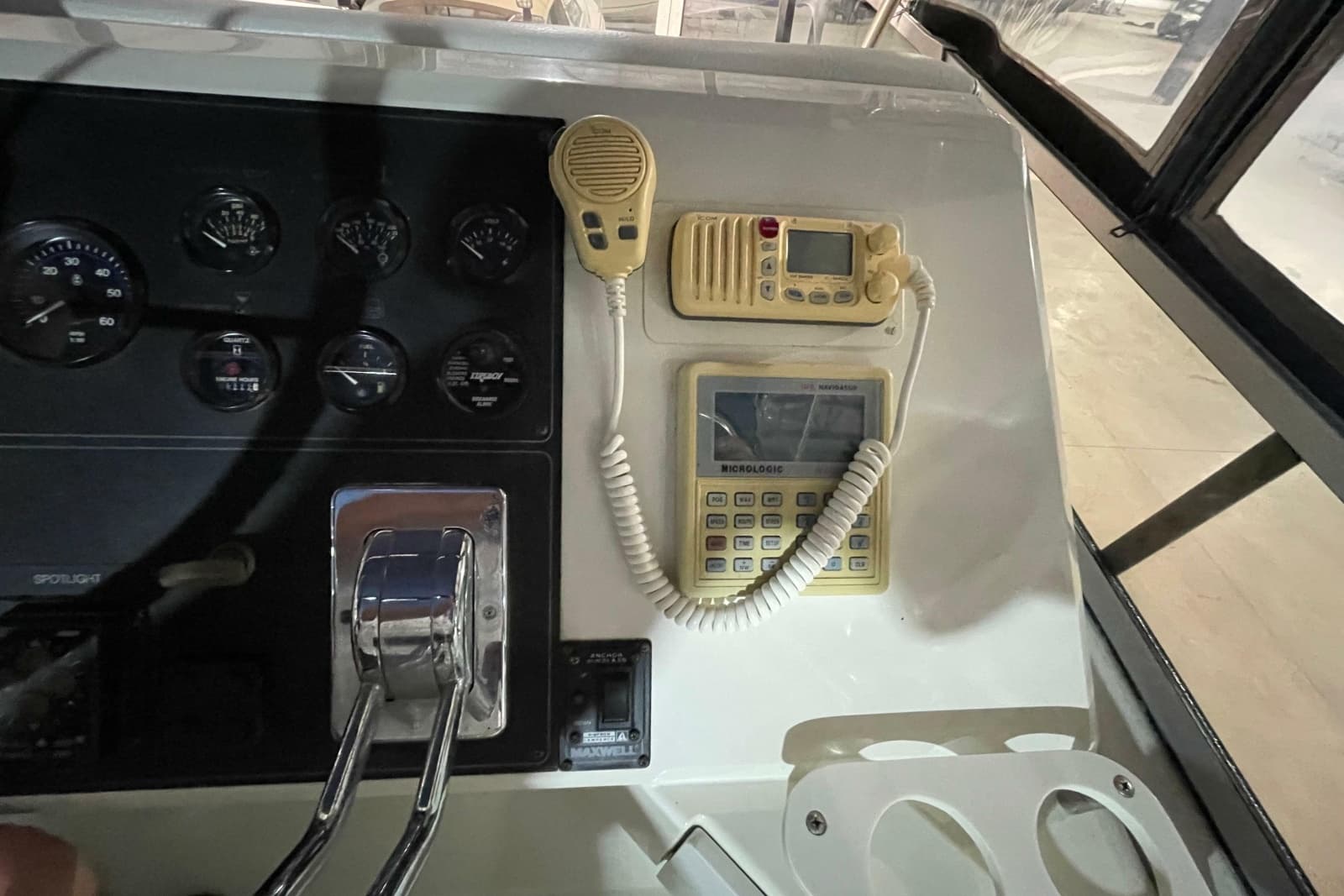 1994 Carver 370 Aft Cabin Motor Yacht - Photo 21
