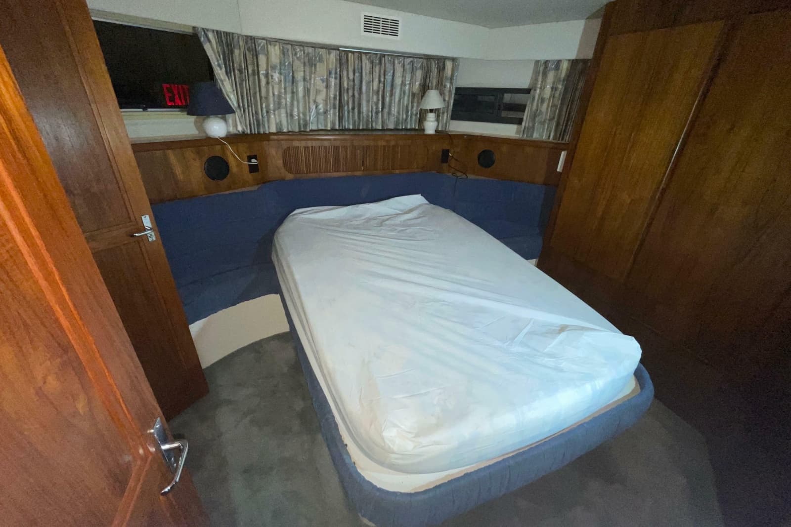 1994 Carver 370 Aft Cabin Motor Yacht - Photo 39