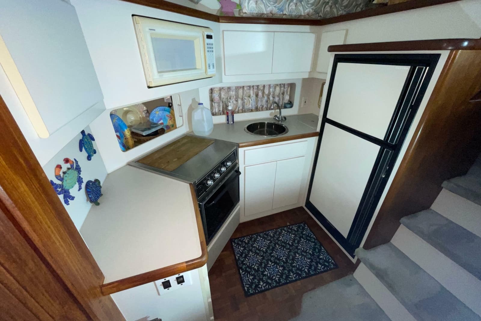 1994 Carver 370 Aft Cabin Motor Yacht - Photo 29
