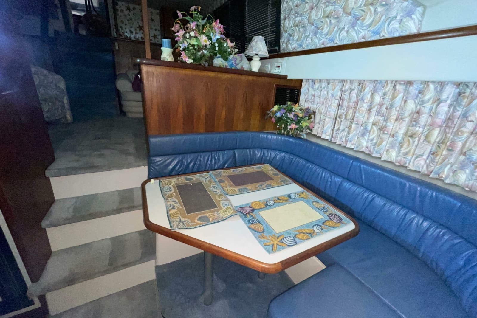 1994 Carver 370 Aft Cabin Motor Yacht - Photo 33