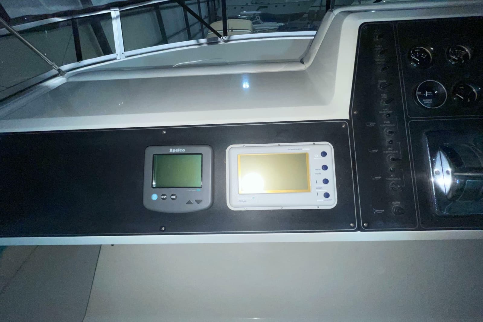 1994 Carver 370 Aft Cabin Motor Yacht - Photo 22