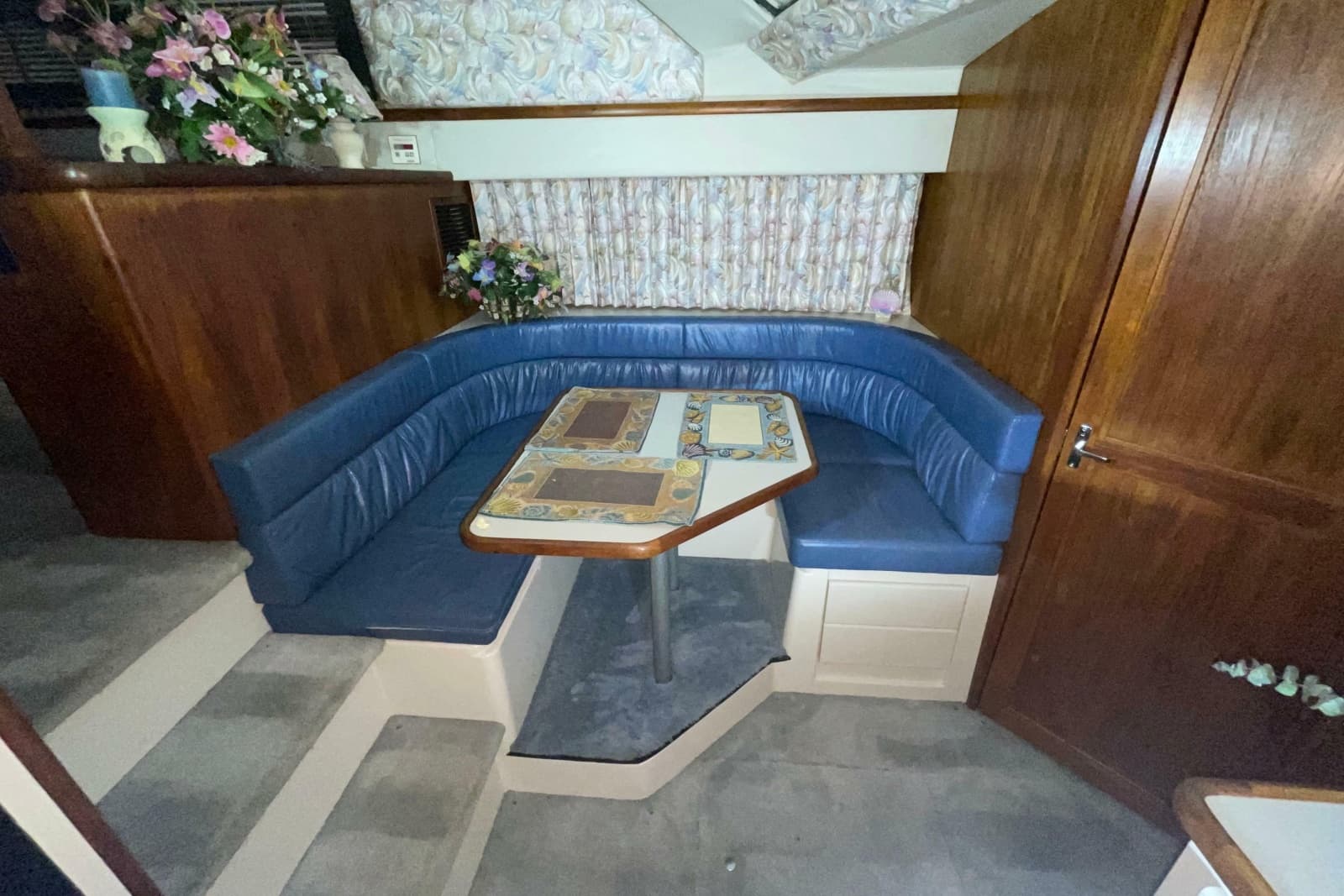 1994 Carver 370 Aft Cabin Motor Yacht - Photo 30
