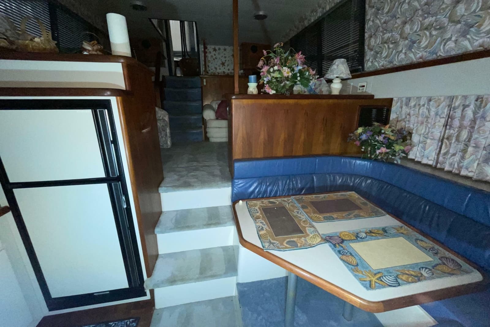 1994 Carver 370 Aft Cabin Motor Yacht - Photo 34