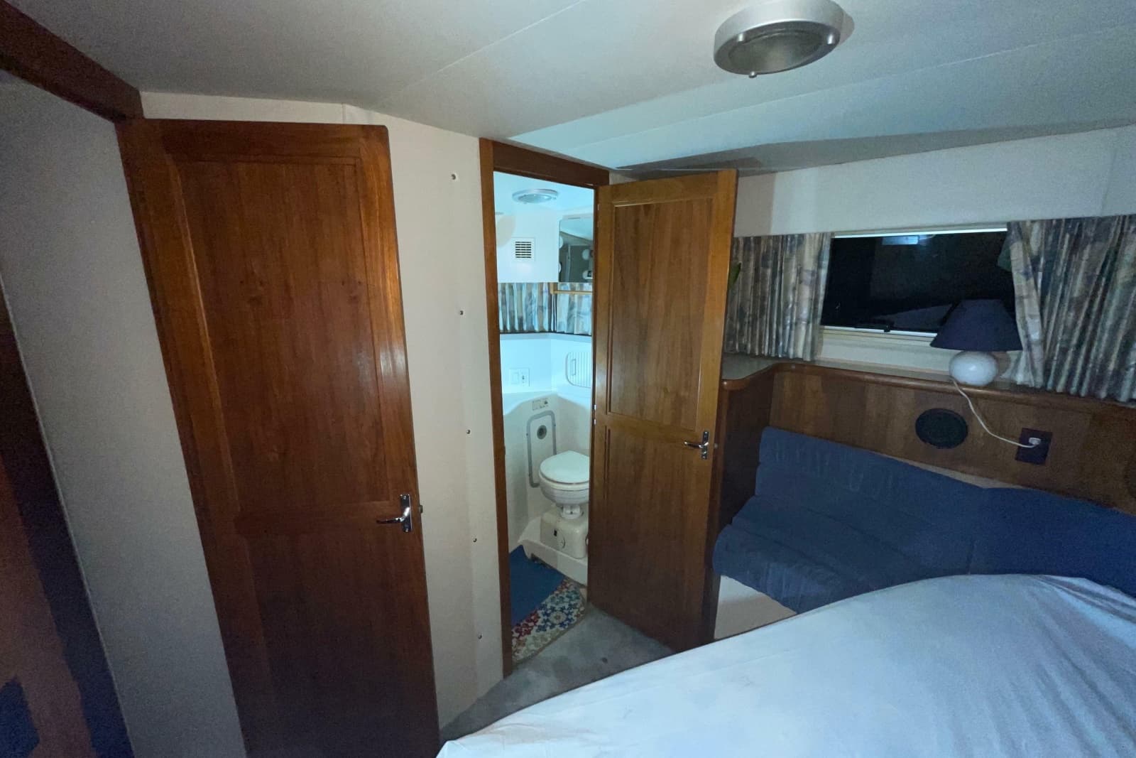 1994 Carver 370 Aft Cabin Motor Yacht - Photo 41