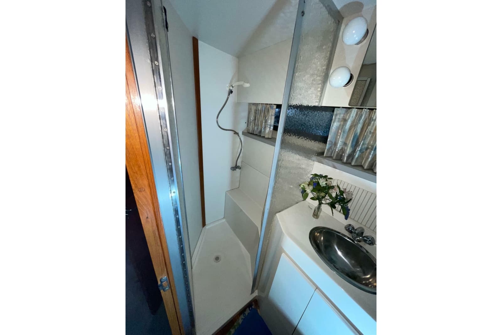 1994 Carver 370 Aft Cabin Motor Yacht - Photo 43