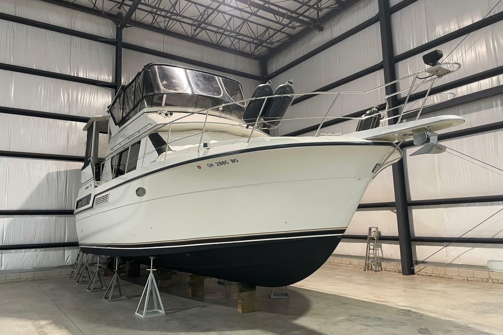 1994 Carver 370 Aft Cabin Motor Yacht - Photo 2