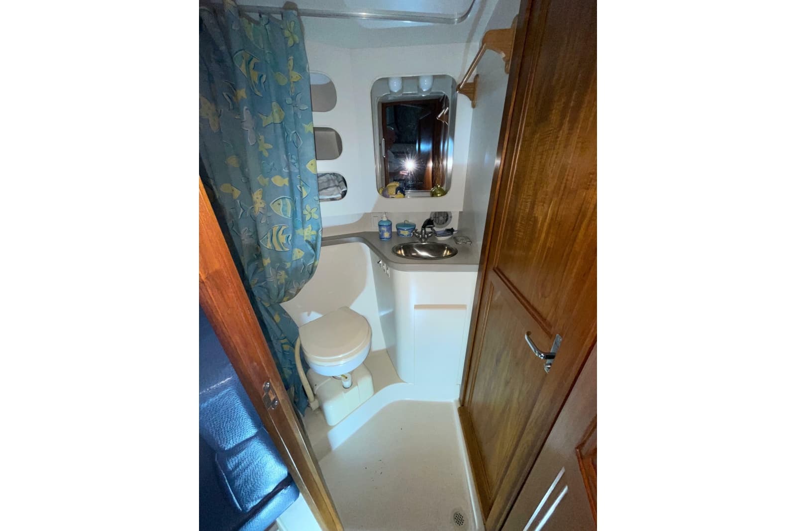 1994 Carver 370 Aft Cabin Motor Yacht - Photo 31