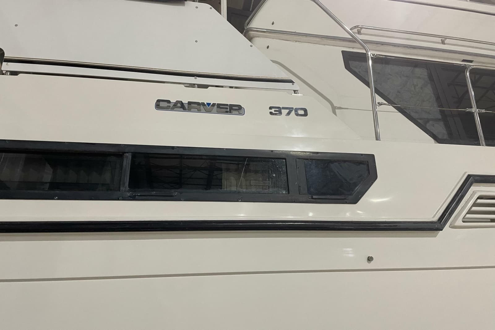 1994 Carver 370 Aft Cabin Motor Yacht - Photo 4