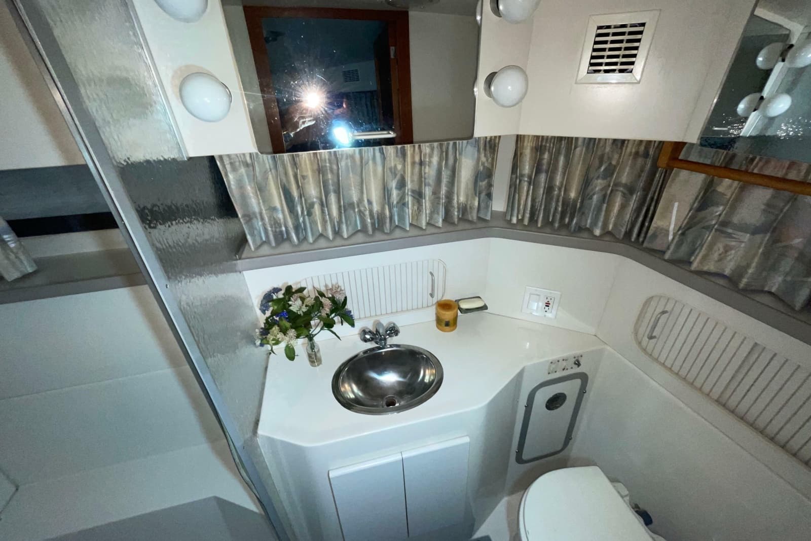 1994 Carver 370 Aft Cabin Motor Yacht - Photo 44