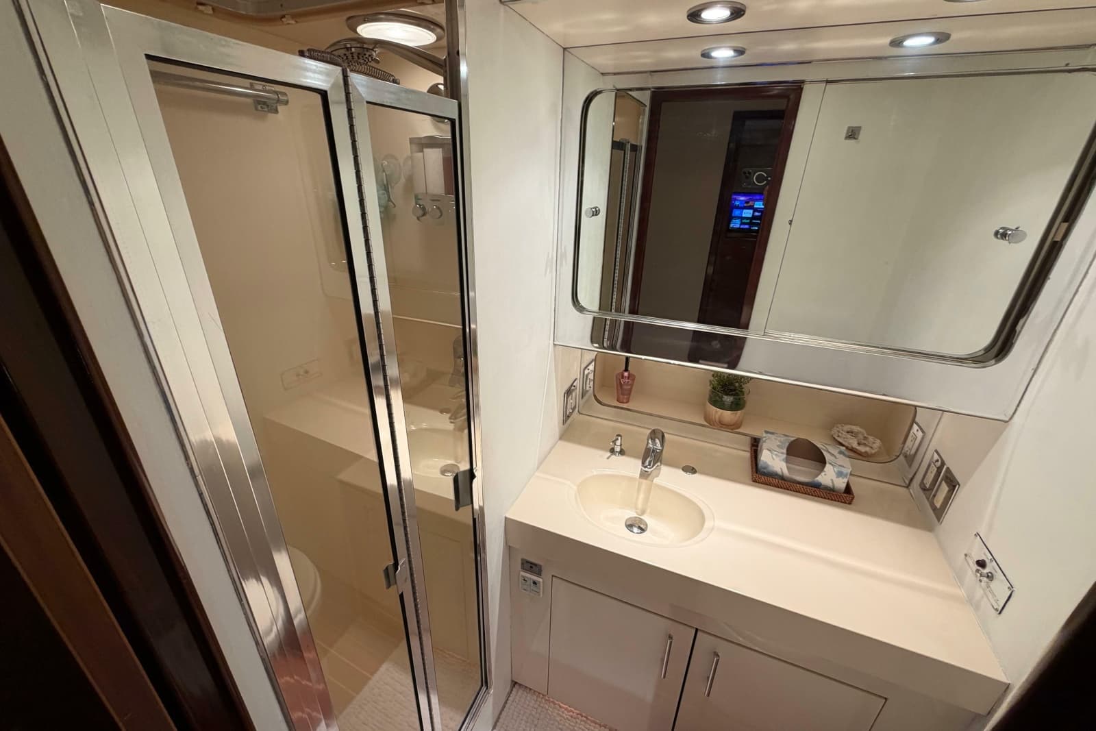 1991 Hatteras 70 Cockpit Motor Yacht - Photo 88