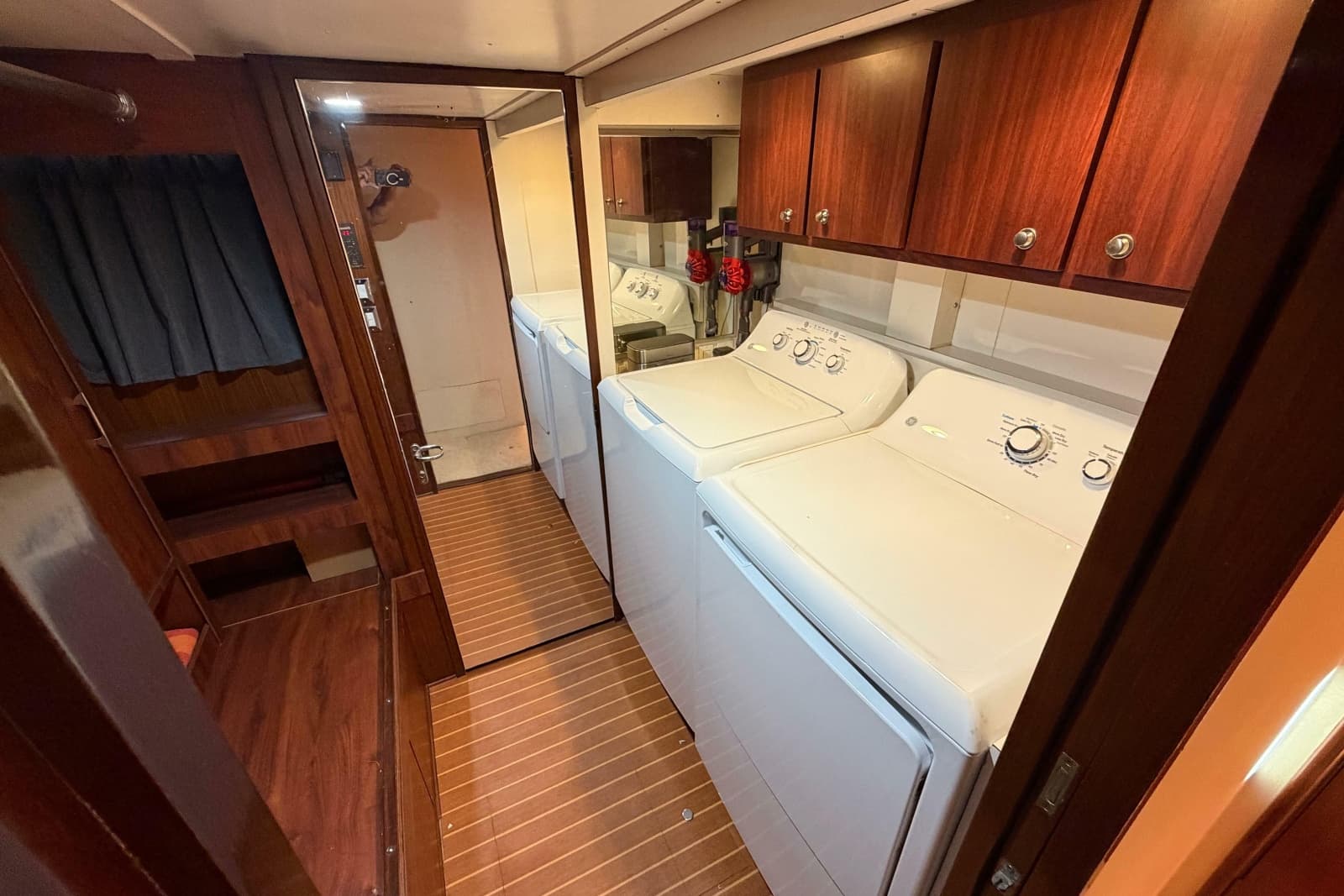 1991 Hatteras 70 Cockpit Motor Yacht - Photo 99