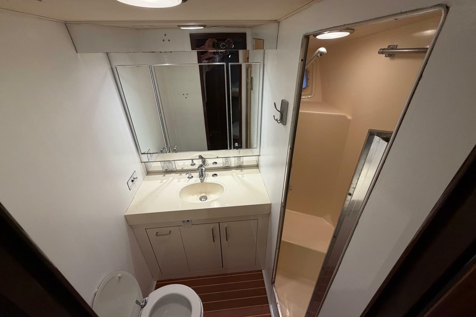 1991 Hatteras 70 Cockpit Motor Yacht - Photo 94