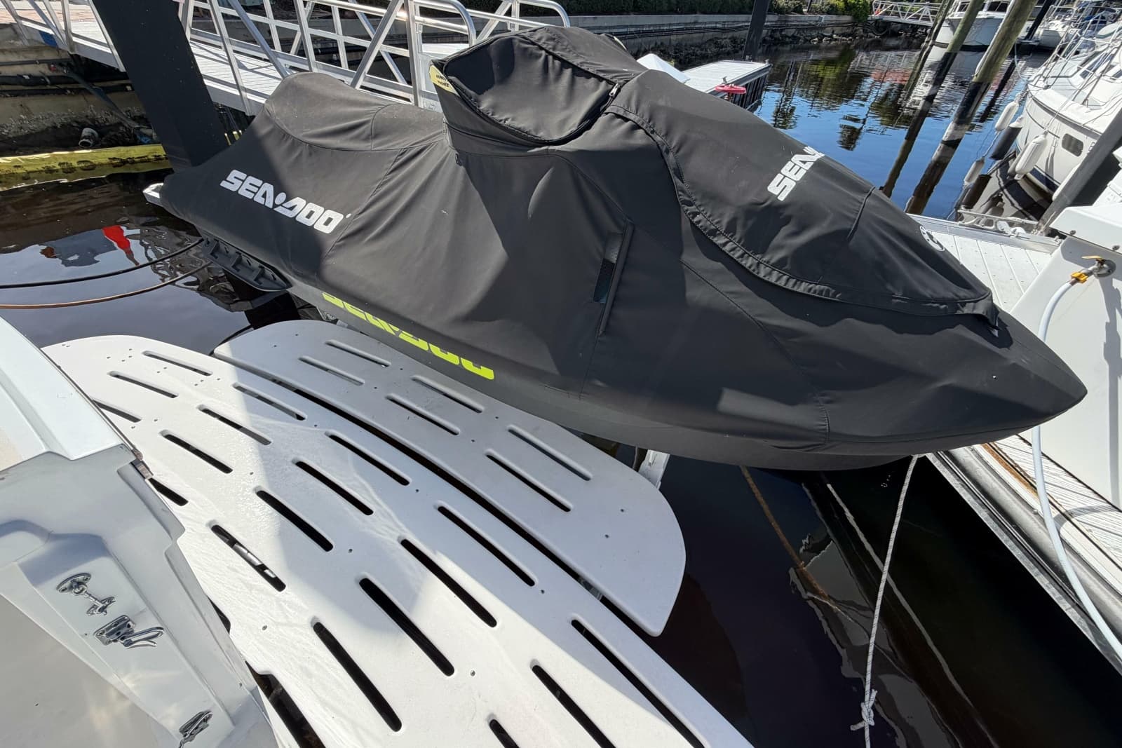 1991 Hatteras 70 Cockpit Motor Yacht - Photo 39