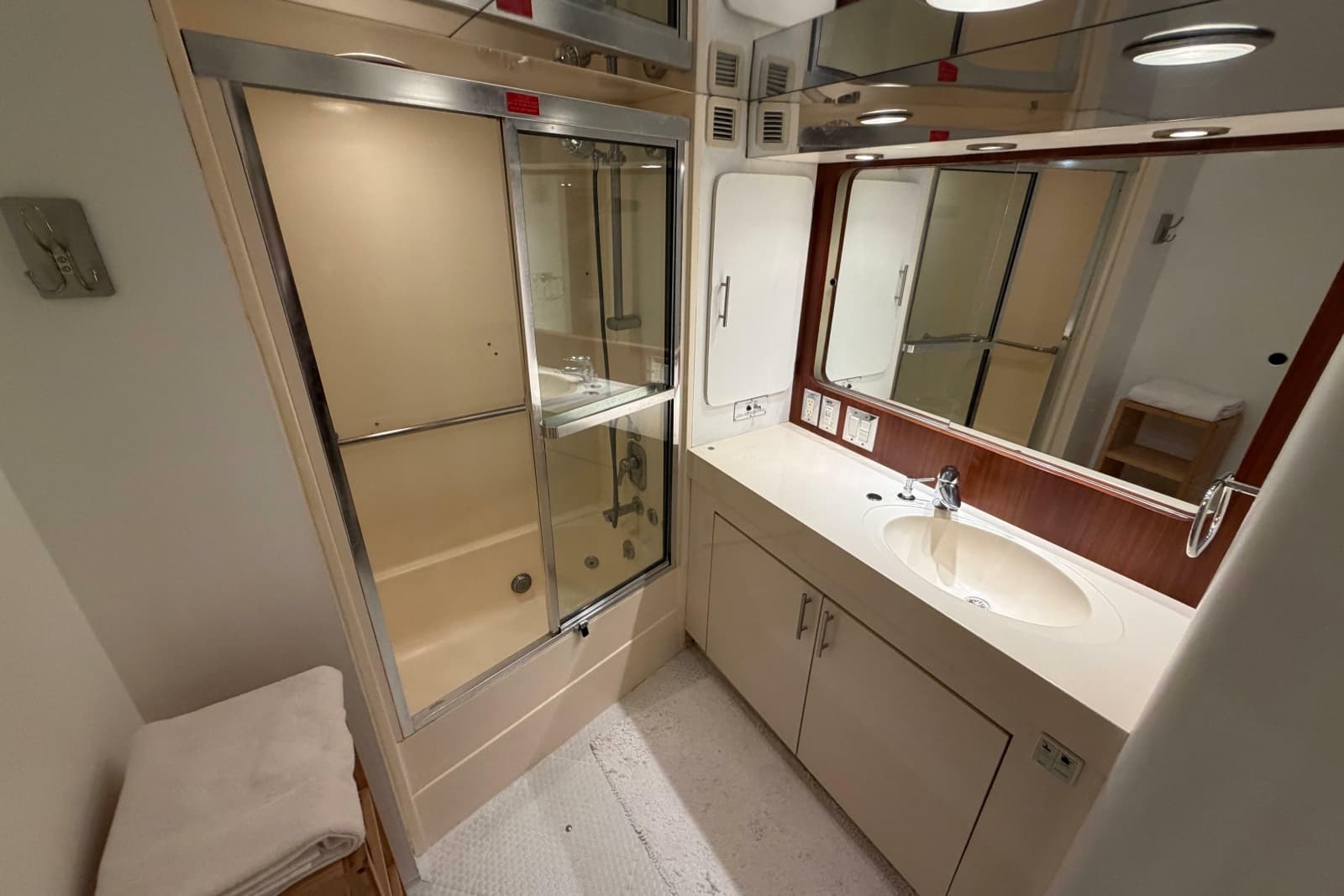 1991 Hatteras 70 Cockpit Motor Yacht - Photo 106