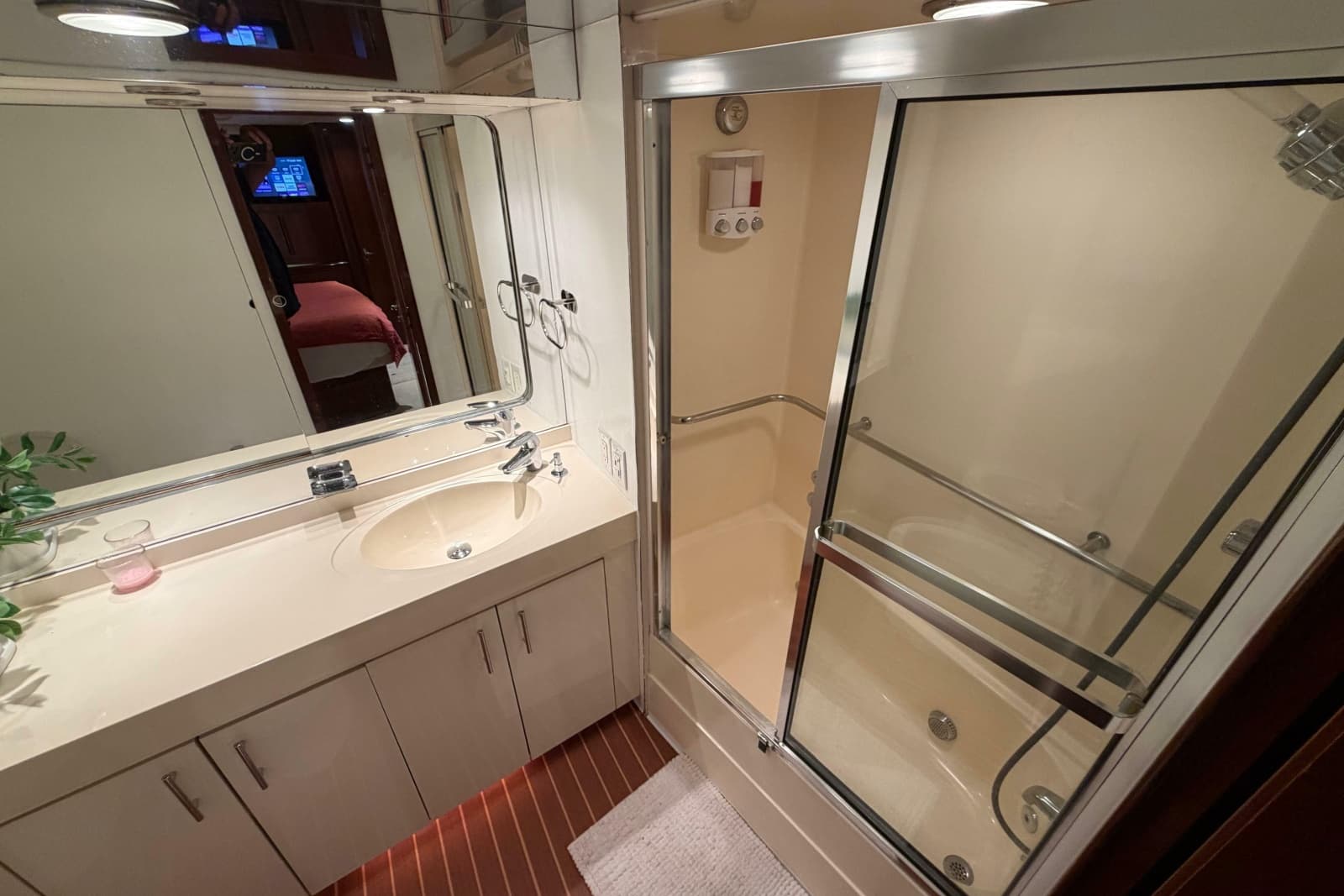 1991 Hatteras 70 Cockpit Motor Yacht - Photo 79
