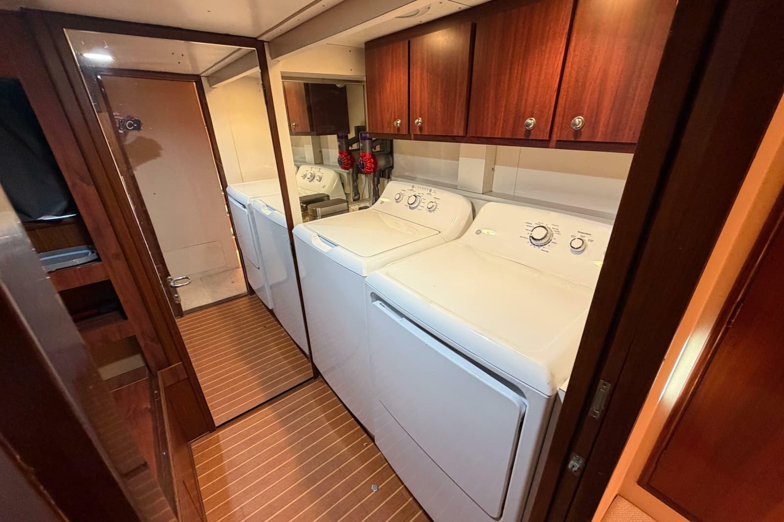 1991 Hatteras 70 Cockpit Motor Yacht - Photo 100