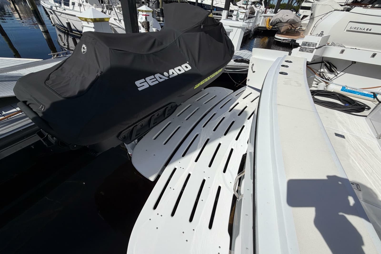 1991 Hatteras 70 Cockpit Motor Yacht - Photo 31